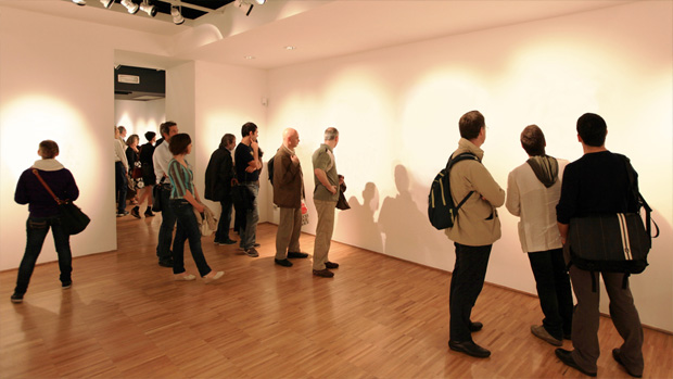 Visitantes pagam muitos dólares para ver as obras de arte invisíveis de Lana Newstron! Será verdade? (foto: Divulgação)