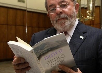 Lula e o livro de Paulo Coelho - Fotomontagem?