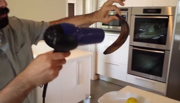 Ressuscitando banana estragada com um secador de cabelos?