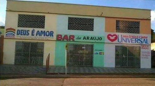 Símbolo de resistência! Bar do Araújo estaria funcionando no meio de duas igrejas. Será verdade? (foto: Reprodução/Facebook)