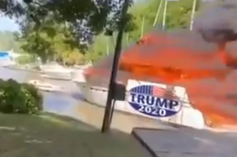 Vídeo de barco de apoiadores de Donald Trump pegando fogo é verdadeiro ou falso?