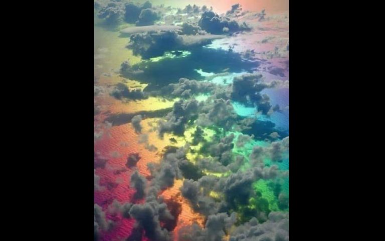Um piloto de avião tirou uma foto dentro de um arco-íris?