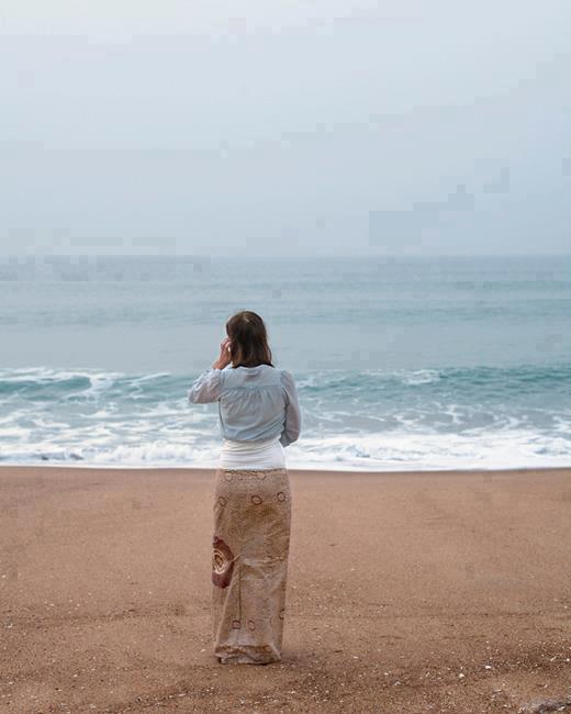 Foto de mulher camuflada na praia tem tudo para ser montagem!