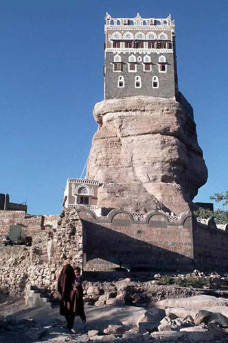 Foto real do Dar Al Hajar no Iêmen