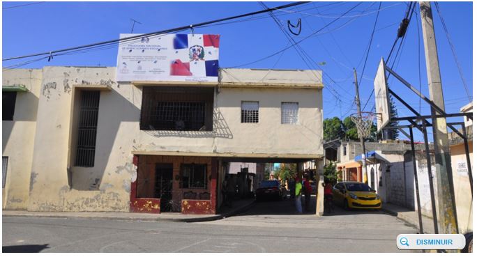 Frente da casa, que fica na República Dominicana (reprodução/)