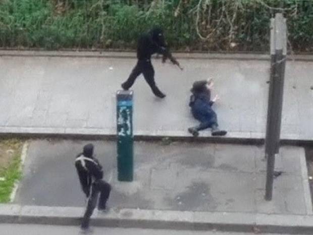 Cadê o sangue do policial morto no ataque à Charlie Hebdo?