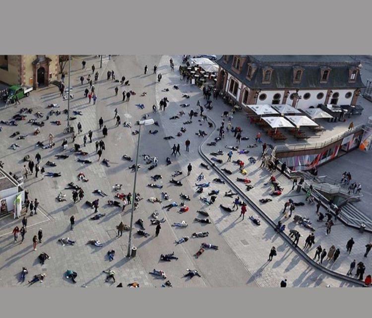 Centenas de chineses morrem nas ruas da China por causa do coronavírus! Será verdade? (foto: reprodução/WhatsApp)