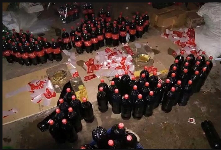 Fábrica clandestina de refrigerante estaria fazendo "coca-cola genérica" e distribuindo para Brasil Inteiro! Será verdade? (foto: Reprodução/Facebook) 