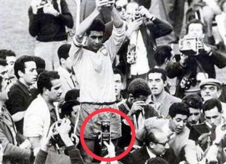 Foto da Copa do Mundo de 1962 não mostra um “viajante do tempo”