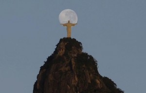 Cristo e a Lua - Marcia Foletto para o jornal O Globo!