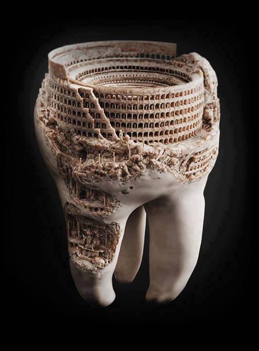 Artista esculpe o Coliseu em um dente!