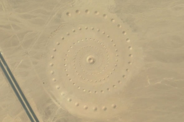 Estranha formação foi encontrada no Egito! Seriam de ETs? (foto: Reprodução/Google Earth)