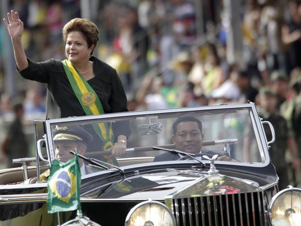 Dilma desfila ao som de Beijinho no Ombro – 7 de setembro! Será?