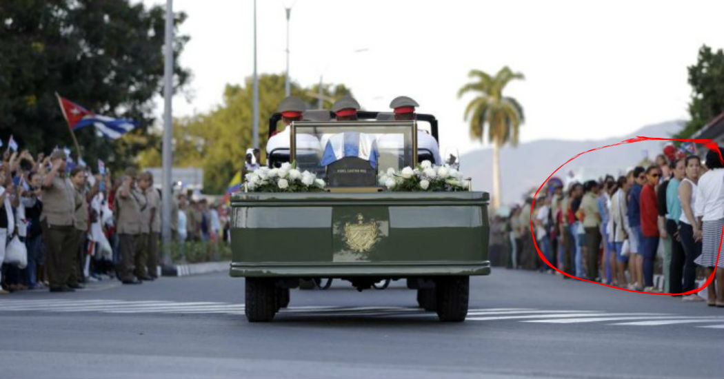 Povo protesta de costas no funeral de Fidel Castro! Será verdade? (foto: Reprodução/Facebook)