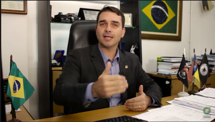 Será que Flávio Bolsonaro gravou um vídeo criticando o governo do próprio pai?