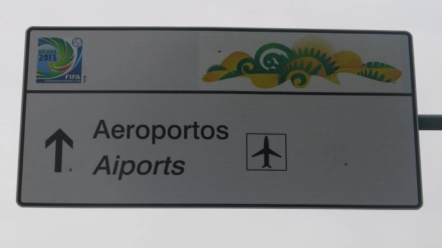"Aeroportos" traduzida para "Aiports" no Rio de Janeiro! (foto: reprodução/Facebook)