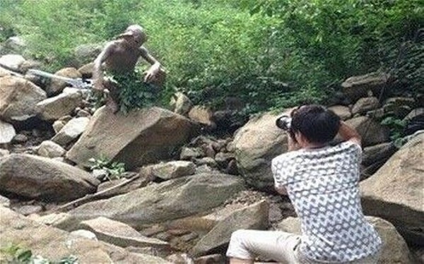 Gollum' flagrado na China era ator urinando fantasiado