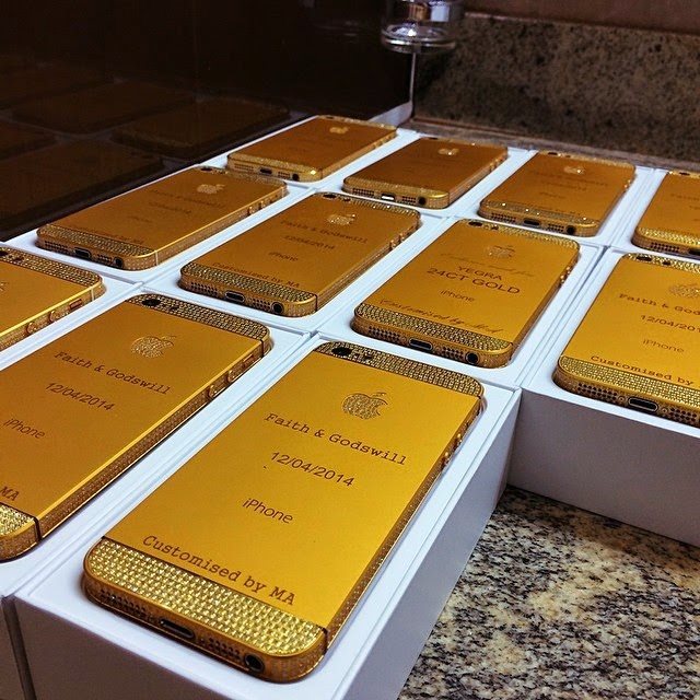 Presidente da Nigéria dá iPhones de ouro no casamento da filha!