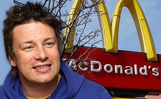 Notícia aforma que o chef de cozinha Jamie Oliver teria feito com que o McDonalds parasse de usar hidróxido de amônio em seus lanches