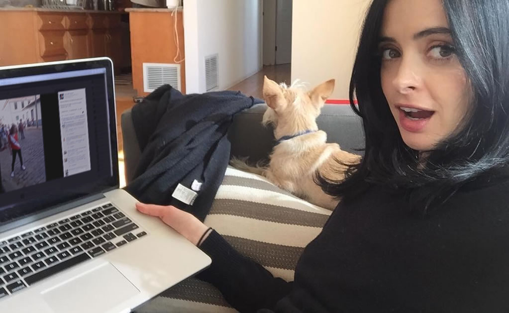 Krysten Ritter assistindo “Já acabou, Jéssica?”