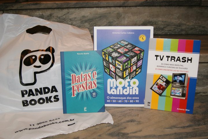 Kit com livros da Editora Panda Books - um brinde para quem participou da festa!