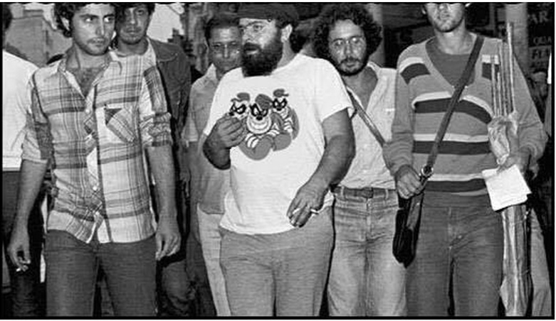 Lula usando a irônica camiseta dos Irmãos Metralha! Será verdade? (foto: Reprodução/Facebook)