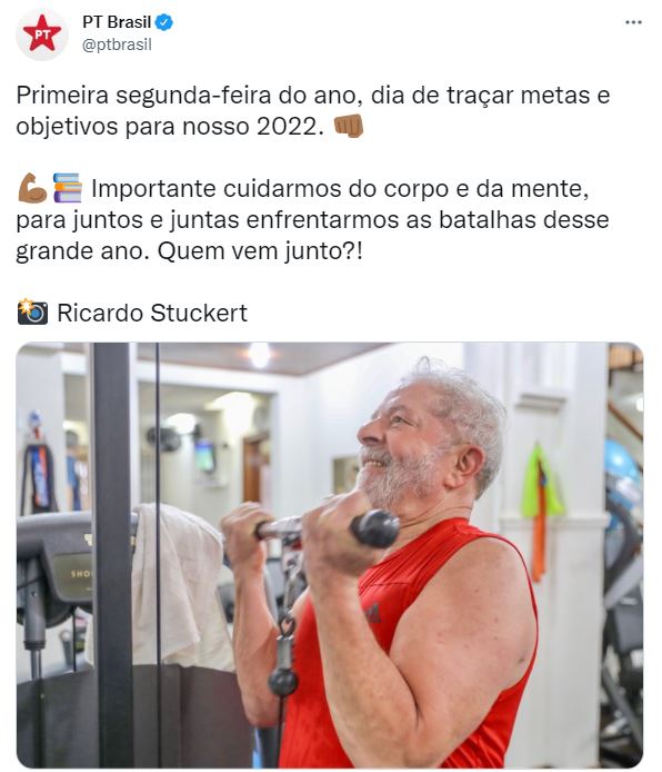 O PT usou uma foto antiga do Lula na academia no primeiro dia útil de 2022?