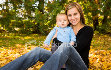 Maria Carolina: (Foto: http://www.istockphoto.com/stock-photo-4413753-mother-and-son.php)