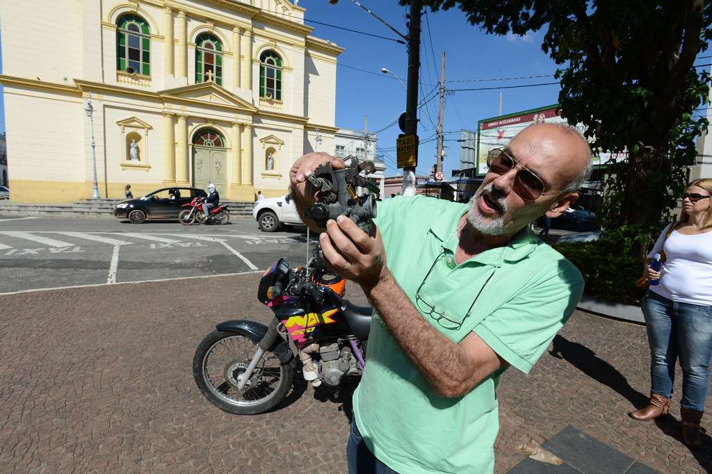 Inventor da cidade de Itu teria criado uma moto que funciona apenas com água! Será? (foto: Reprodução/Jornal Cruzeiro/Aldo V. Silva) 