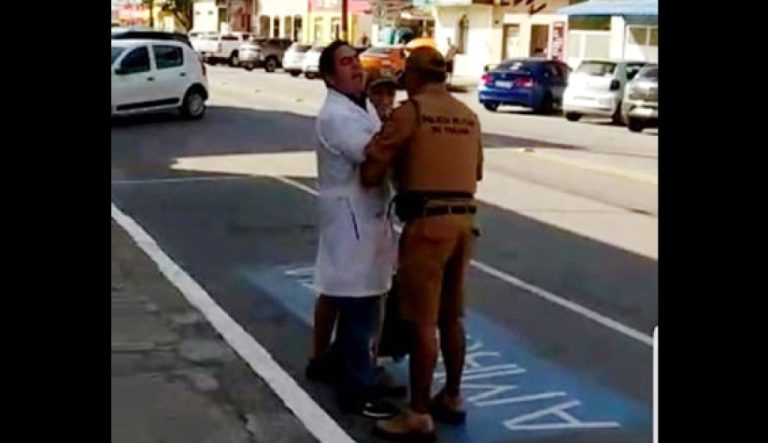Médico vai preso em Guaratuba após protestar por estar 60 dias sem salário! Será?