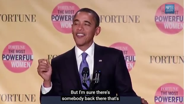 No vídeo original, Obama brinca com o pessoal que cuida da parte técnica do evento! (foto: Reprodução/YouTube)