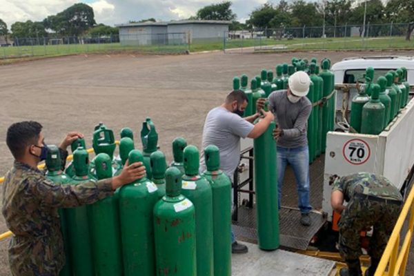 A Força Aérea Brasileira produziu 100 mil metros cúbicos de oxigênio e doou para Manaus?