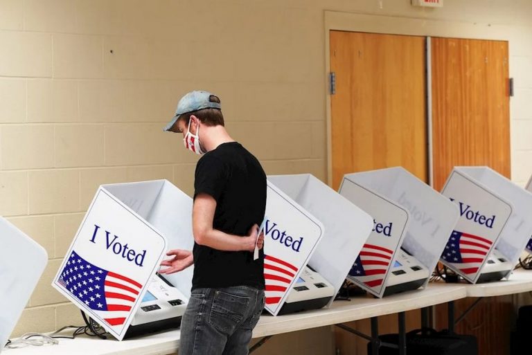 Dois homens foram presos por tentar fraudar 8 mil votos nas eleições dos EUA?