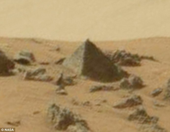 Pirâmide é encontrada em Marte! Será verdade?