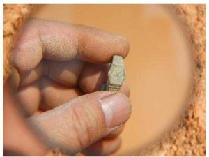 Relógio "moderno" teria sido encontrado dentro de tumba de 400 anos! Será? (foto: Reprodução/Facebook)