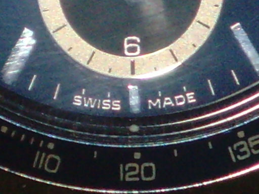 Inscrição "Feito na Suíça" é um comprovante de autenticidade do relógio! (foto: reprodução/Wikipédia)