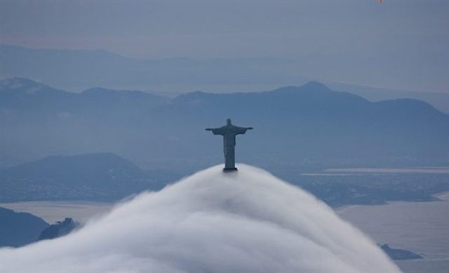 Rio de Janeiro sob as nuvens no dia 31-10-2011