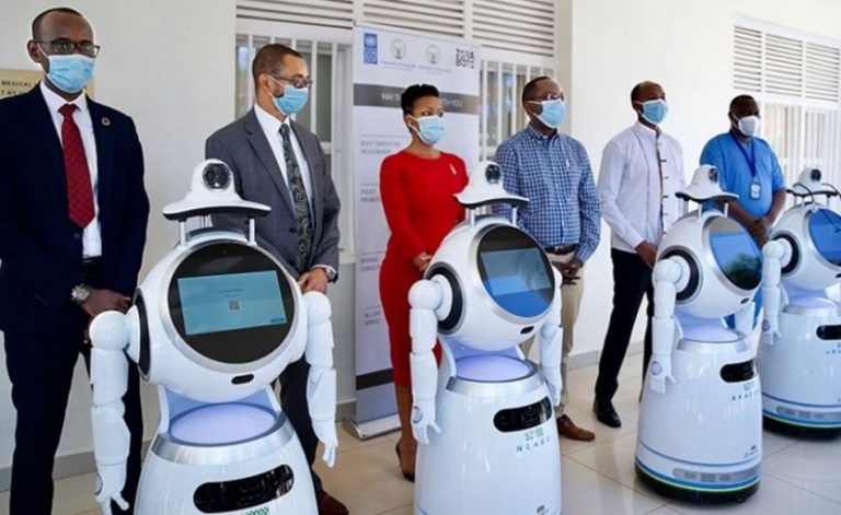 Ruanda foi o primeiro país do mundo a usar robôs para testagem em massa da COVID-19?