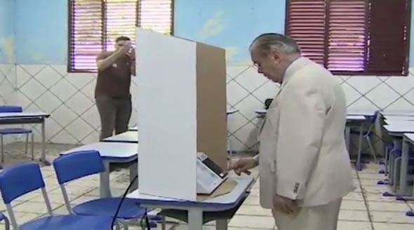 José Sarney votou mesmo em Aécio Neves?