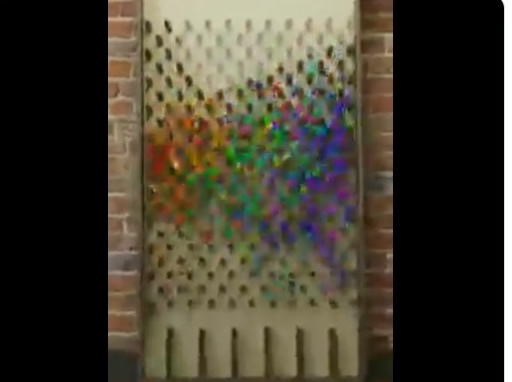 Máquina separa bolinhas por cores através de nanotecnologia! Será verdade?