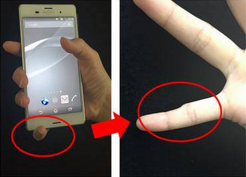 O uso inadequado do smartphone pode causar deformação no dedinho! Será verdade? (foto: Reprodução/Twitter) 