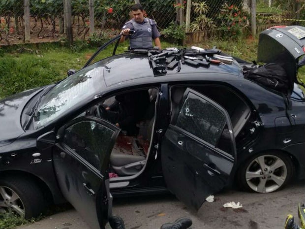 Veículo utilizado na fuga ficou danificado! (foto: Divulgação/Polícia Militar)