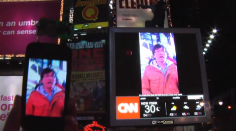 Hacker invade telões da Times Square usando transmissor e um iPhone 4