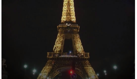 Torre Eiffel foi apagada em homenagem às vítimas dos ataques em Paris?